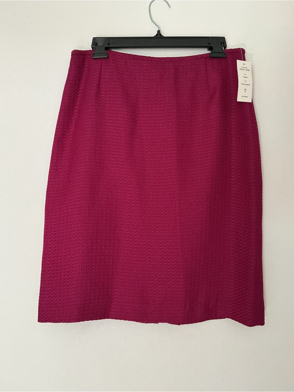 NWT -Tahari Arthur S. Levine Tailored Textured Pencil Skirt in Fuschia Harmony